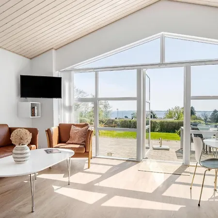 Dom wakacyjny Beautiful In With Sauna Fåborg