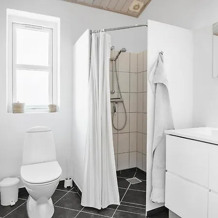 Dom wakacyjny Beautiful In With Sauna Fåborg