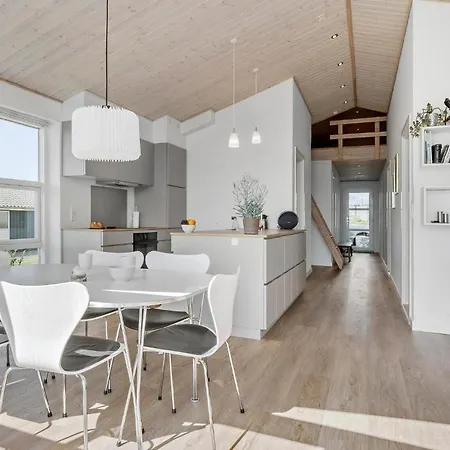 3 Bedroom Amazing In 別荘 *